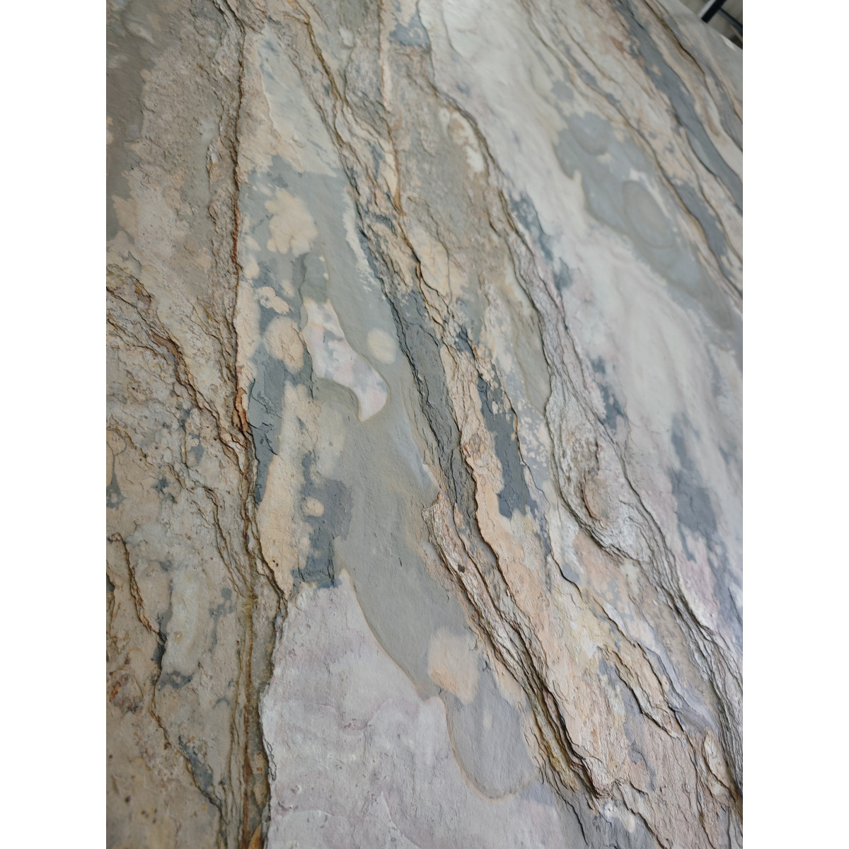 Натуральный гибкий камень для интерьера и фасадов DUNE STONE