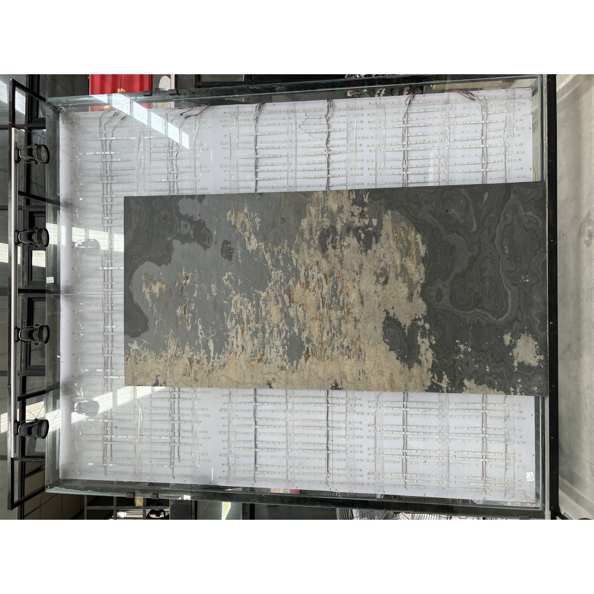 Натуральный гибкий камень для интерьера и фасадов DESERT BROWN