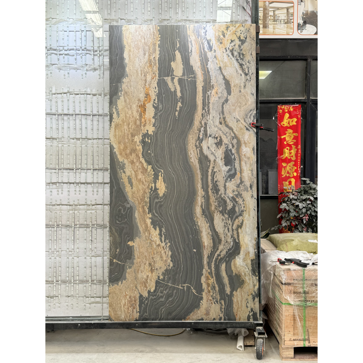 Натуральный гибкий камень для интерьера и фасадов DESERT BROWN