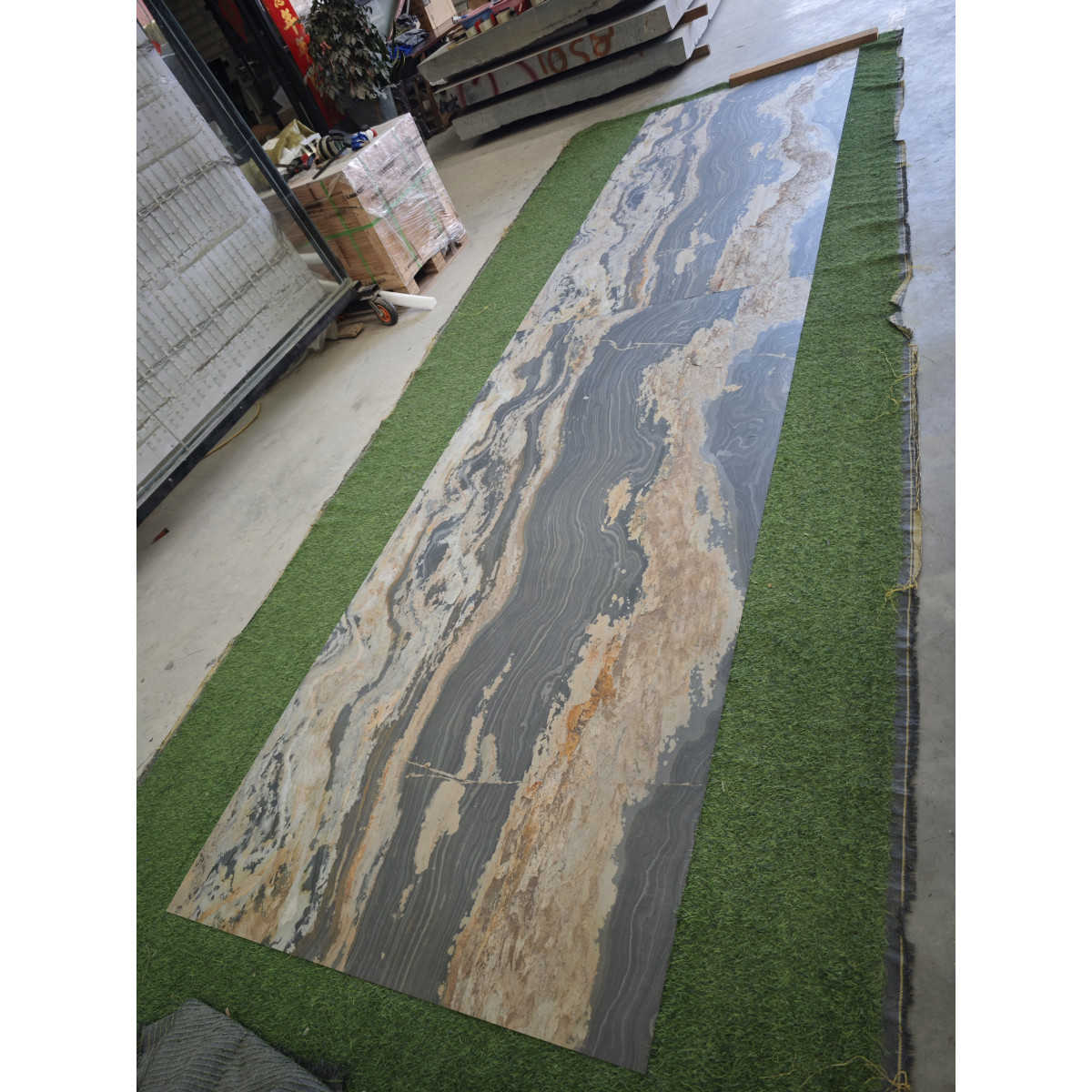 Натуральный гибкий камень для интерьера и фасадов DESERT BROWN