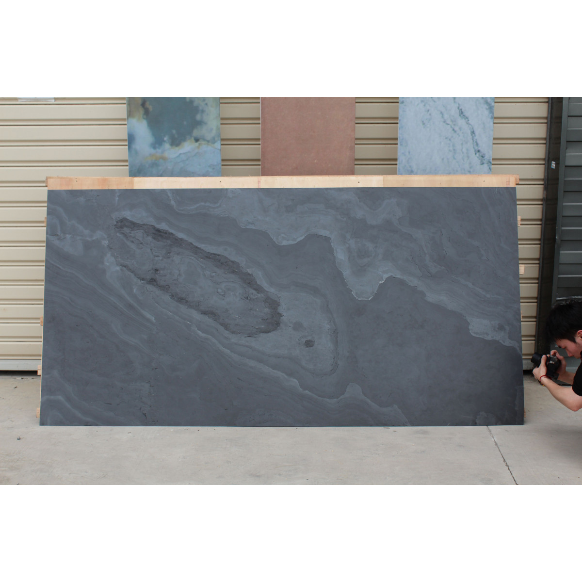 Натуральний гнучкий камінь для інтер'єру та фасадів EBONY VEIN