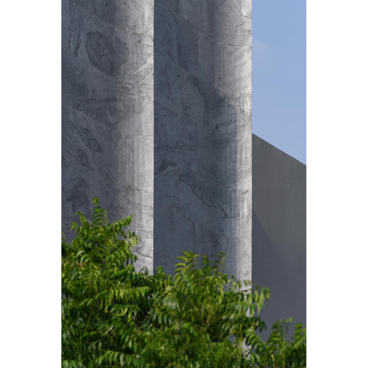 Натуральний гнучкий камінь для інтер'єру та фасадів SILVER STEAK