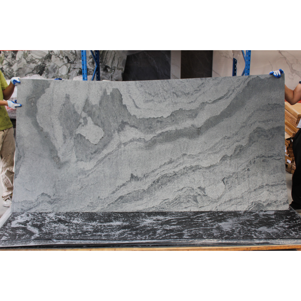 Натуральний гнучкий камінь для інтер'єру та фасадів SILVER STEAK