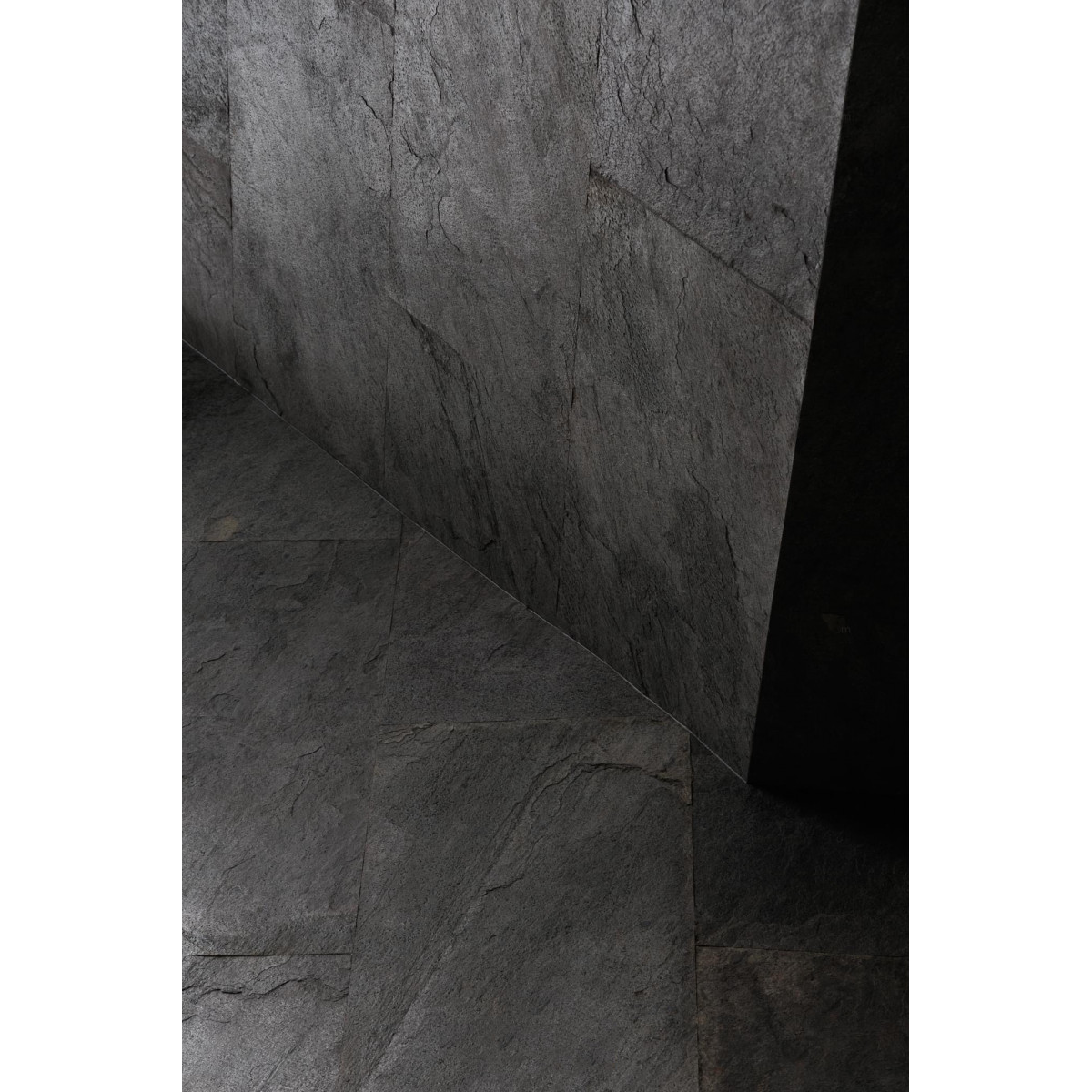 Натуральний гнучкий камінь для інтер'єру та фасадів SILVER STEAK