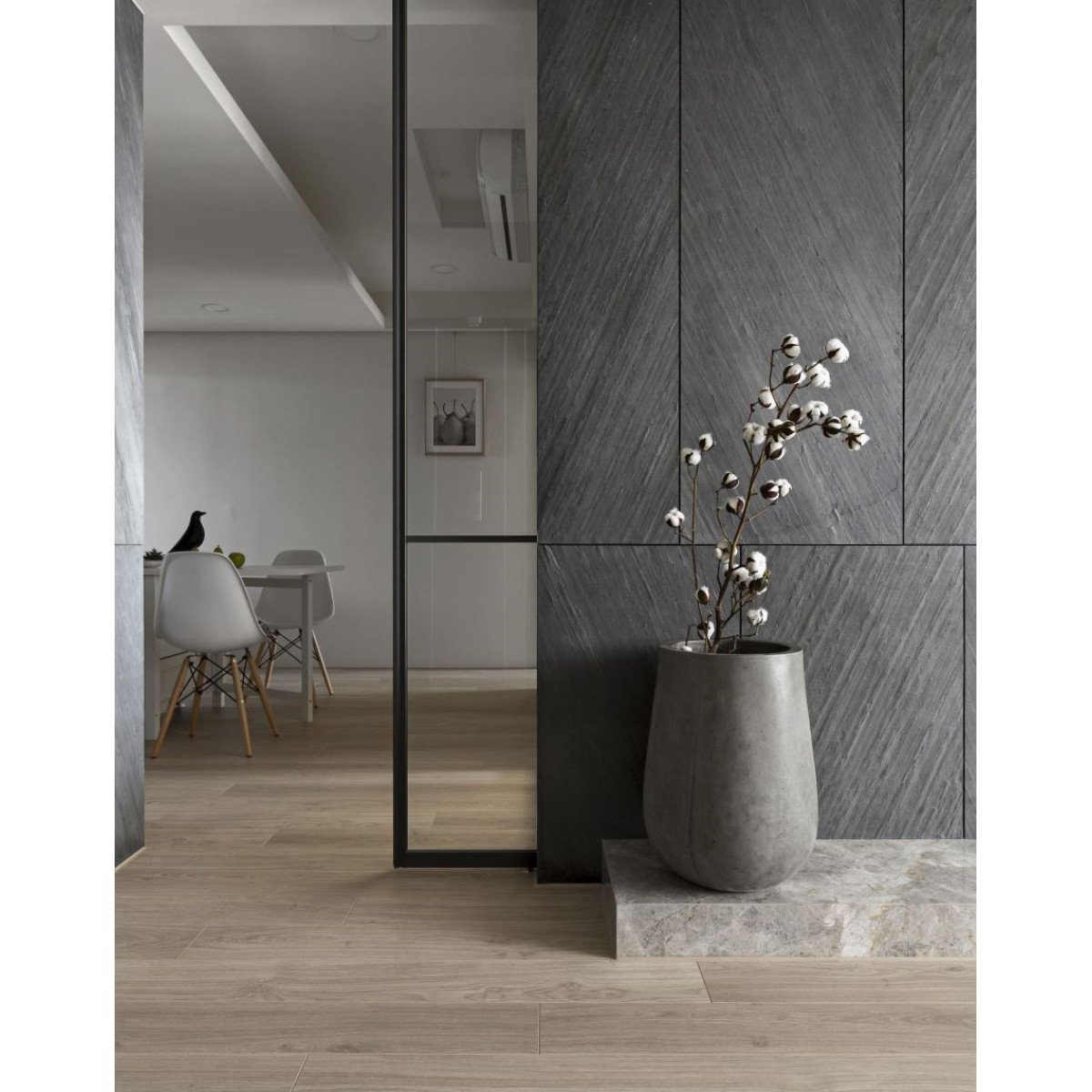 Натуральний гнучкий камінь для інтер'єру та фасадів GRAPHITE CHEVRON