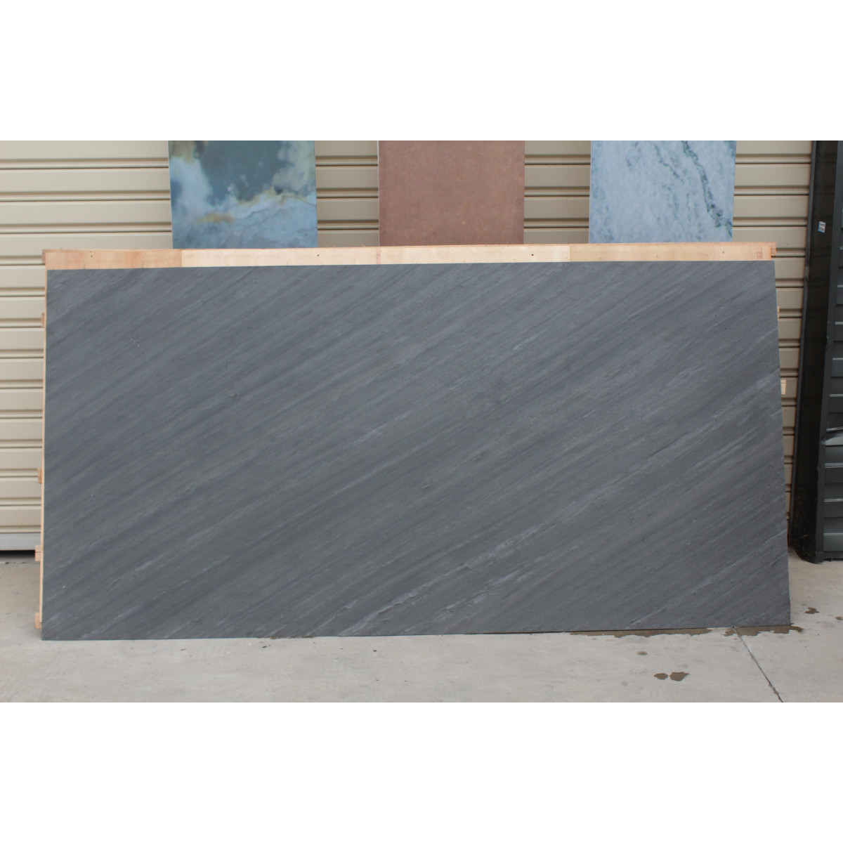 Натуральний гнучкий камінь для інтер'єру та фасадів GRAPHITE CHEVRON