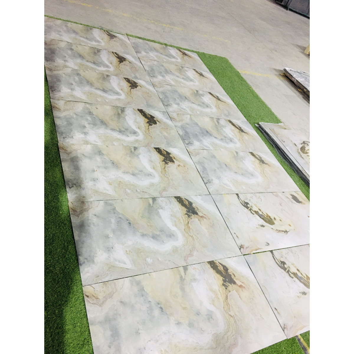 Натуральный гибкий камень для интерьера и фасадов GOLDEN OASIS