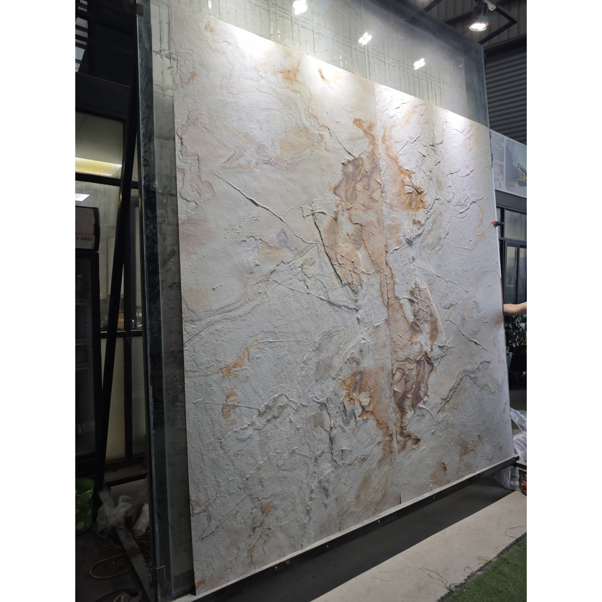 Натуральный гибкий камень для интерьера и фасадов GOLDEN OASIS