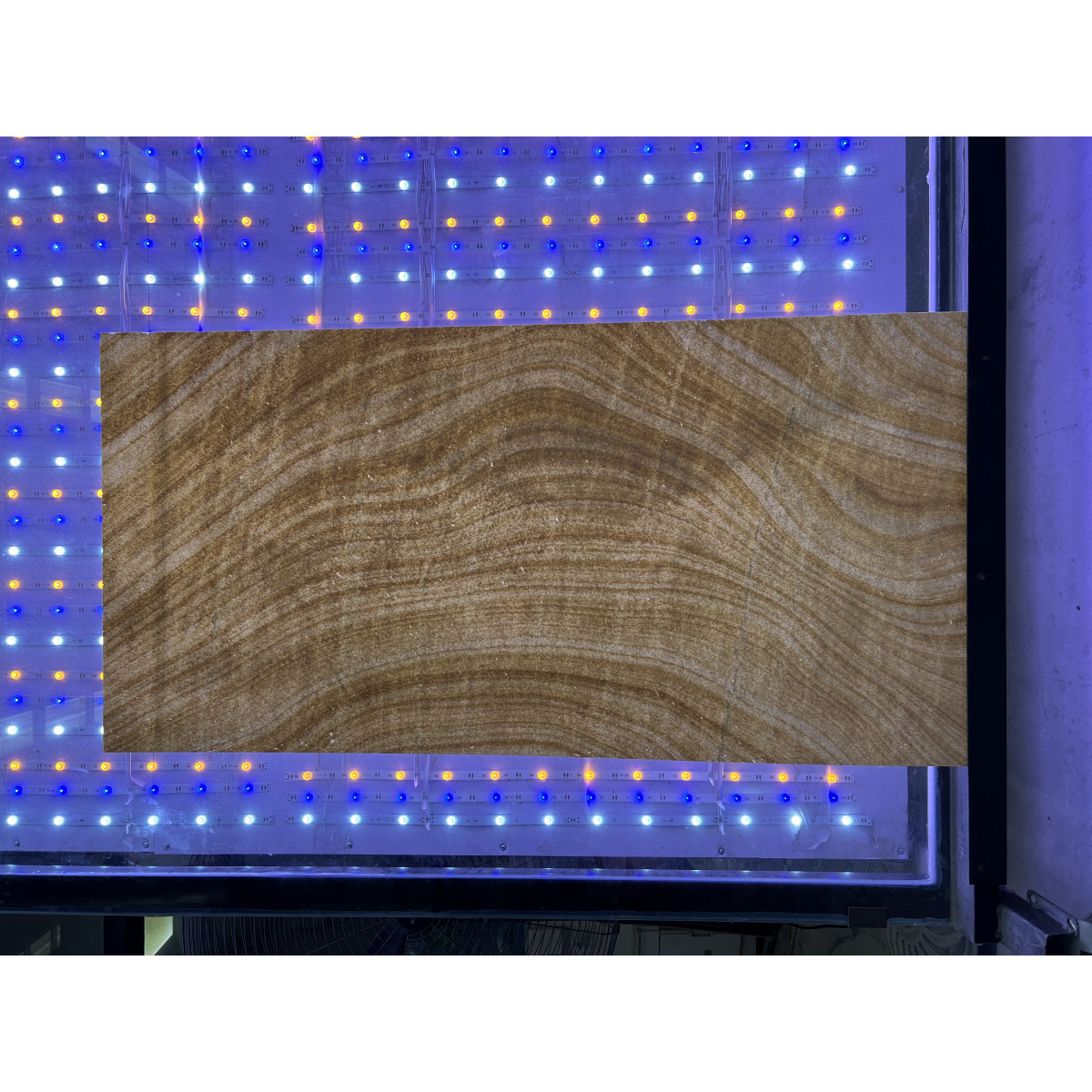 Натуральный гибкий камень для интерьера и фасадов AMBER VEIN