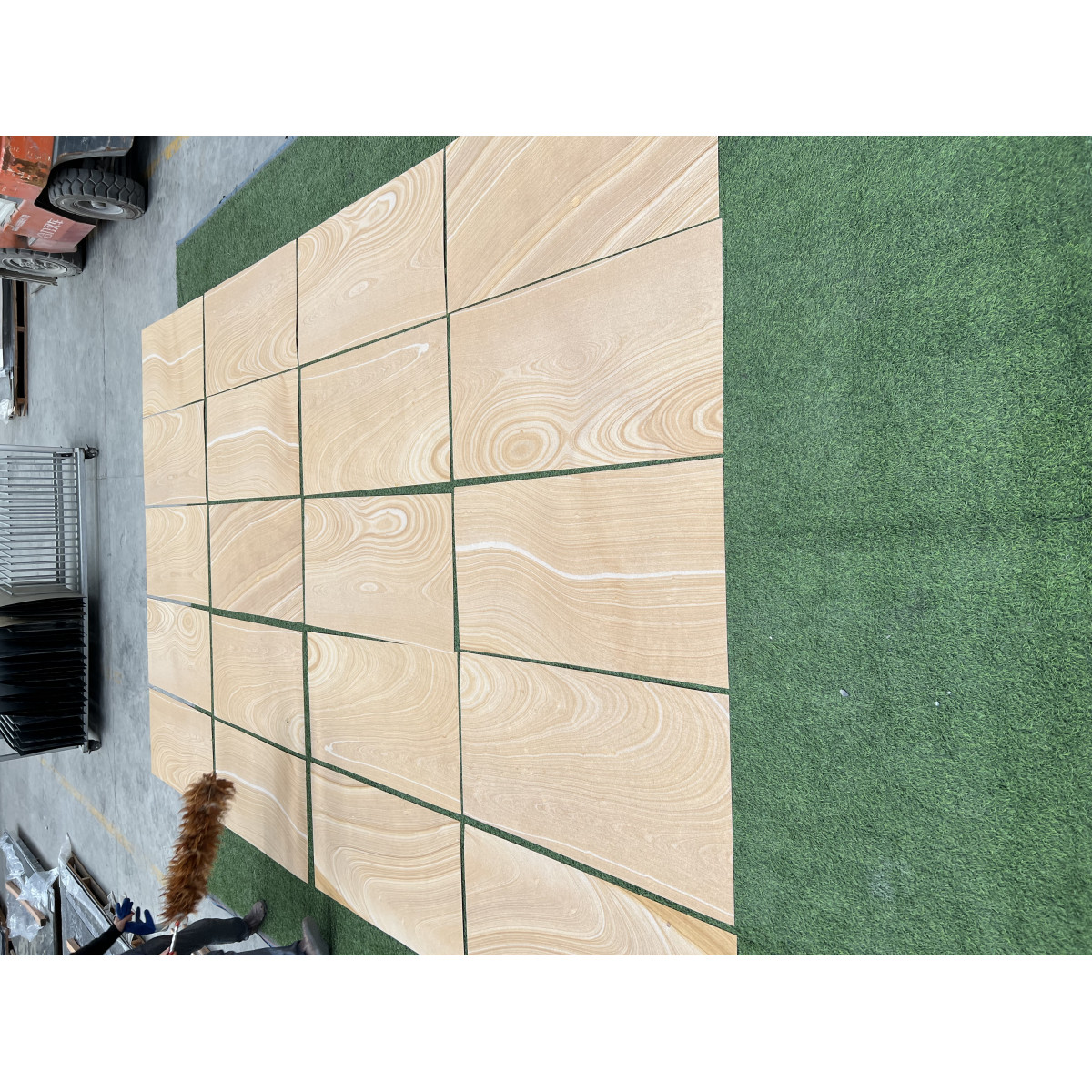 Натуральный гибкий камень для интерьера и фасадов AMBER VEIN