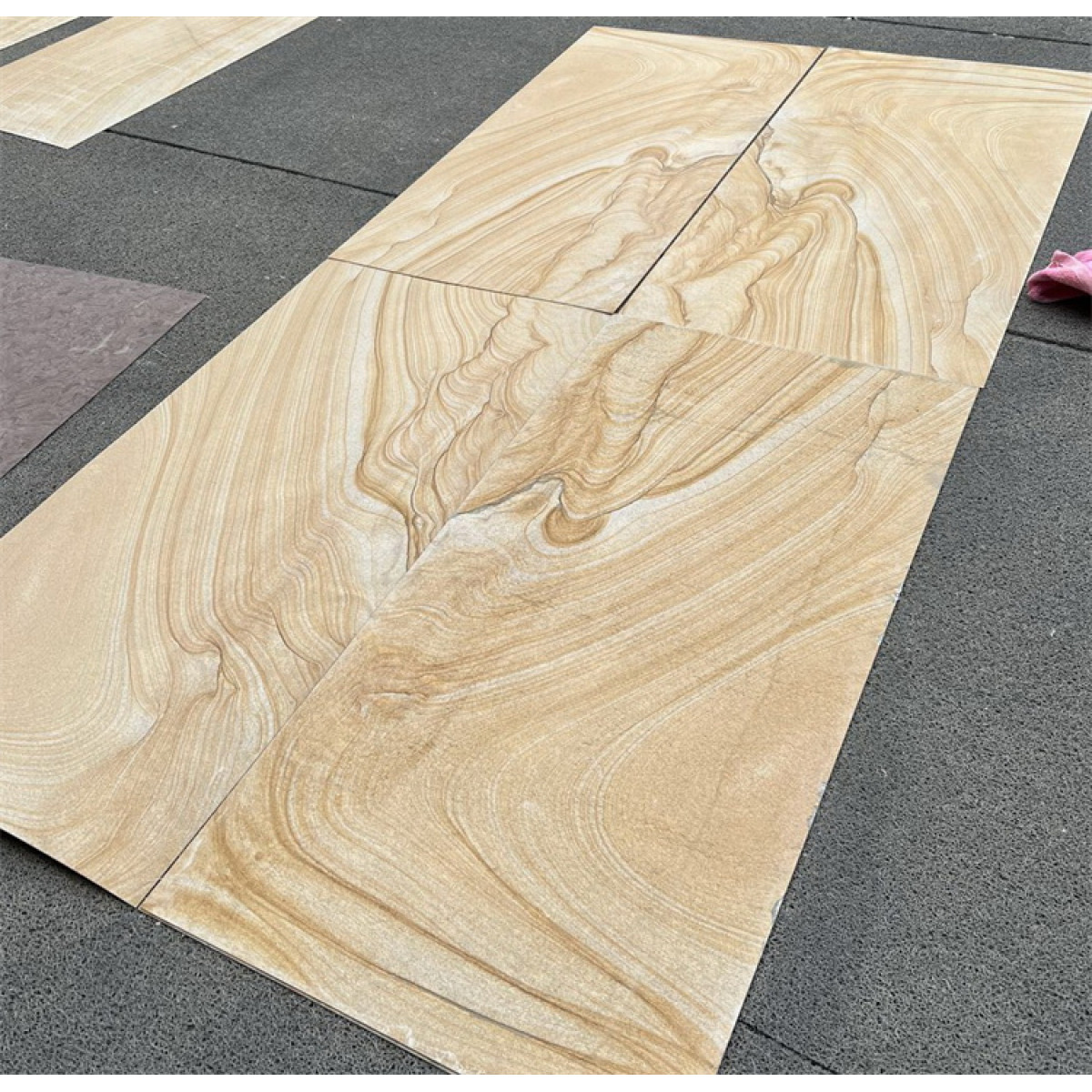 Натуральный гибкий камень для интерьера и фасадов AMBER VEIN