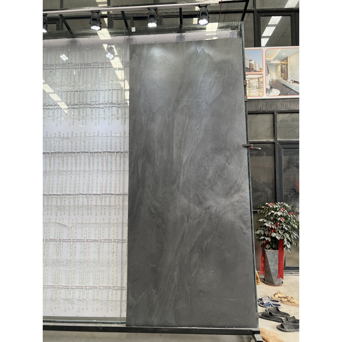 Натуральний гнучкий камінь для інтер'єру та фасадів BLACK ANTIC