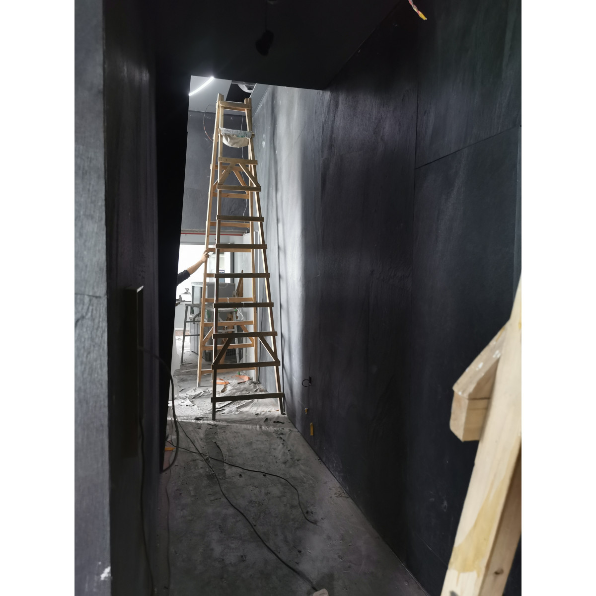 Натуральний гнучкий камінь для інтер'єру та фасадів BLACK ANTIC