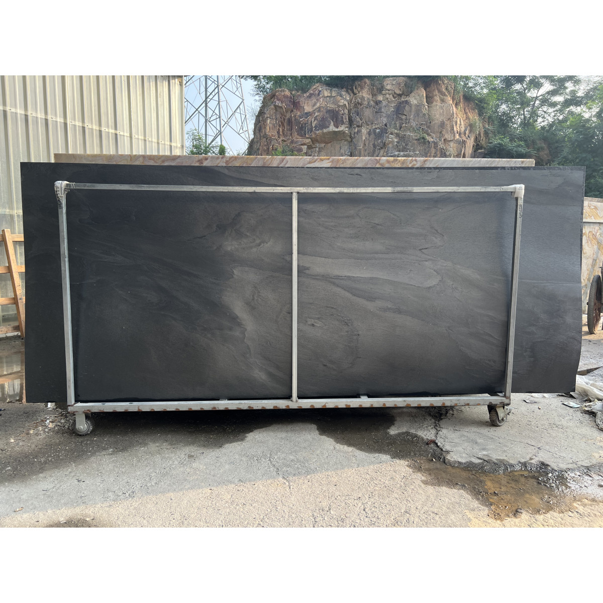 Натуральний гнучкий камінь для інтер'єру та фасадів BLACK ANTIC