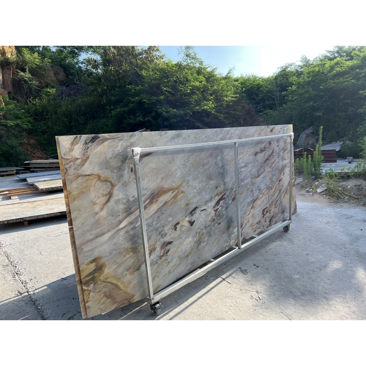 Натуральный гибкий камень для интерьера и фасадов BRIGHT MOON