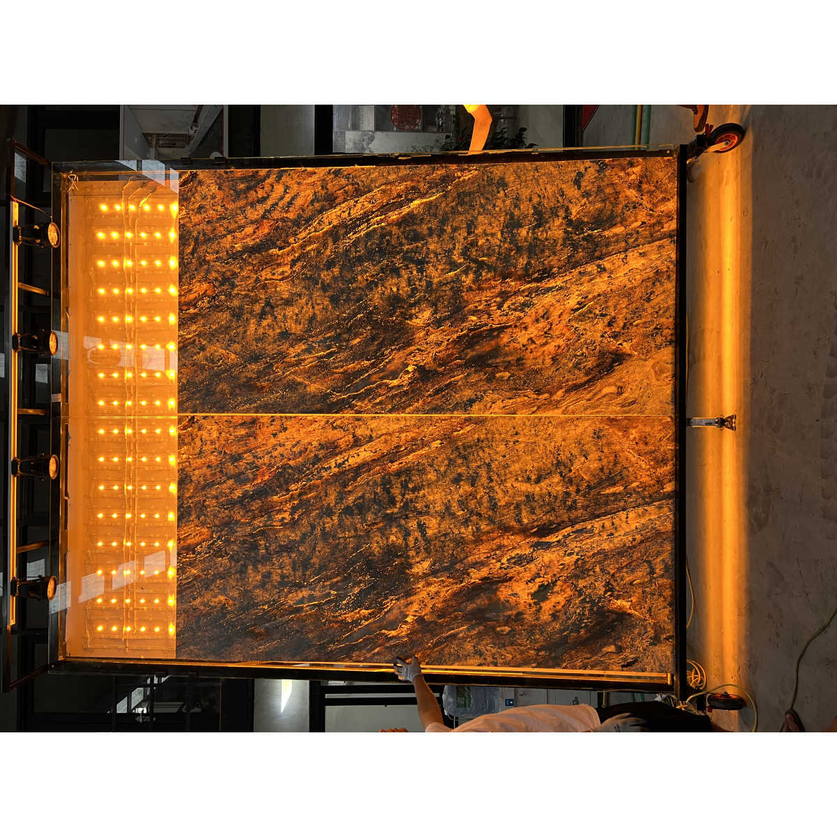 Натуральный гибкий камень для интерьера и фасадов BRIGHT MOON