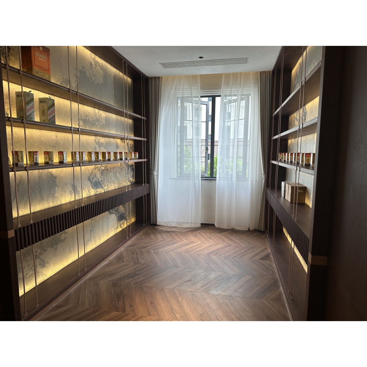 Натуральный гибкий камень для интерьера и фасадов BROWN STORM