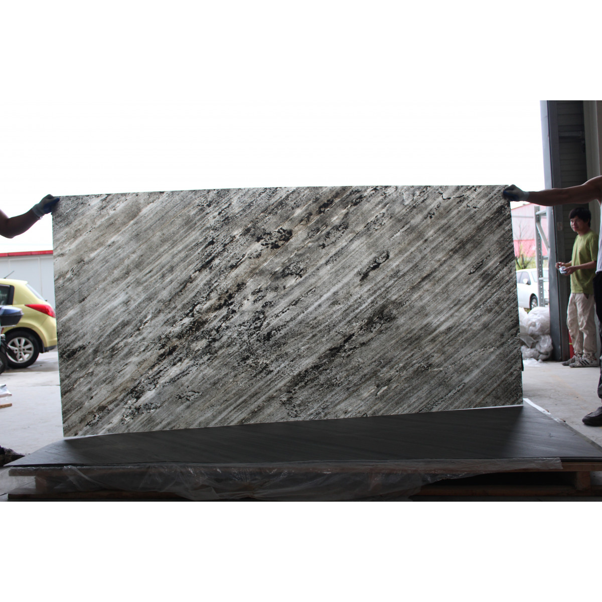 Натуральный гибкий камень для интерьера и фасадов BRIGHT BLACK WAVE