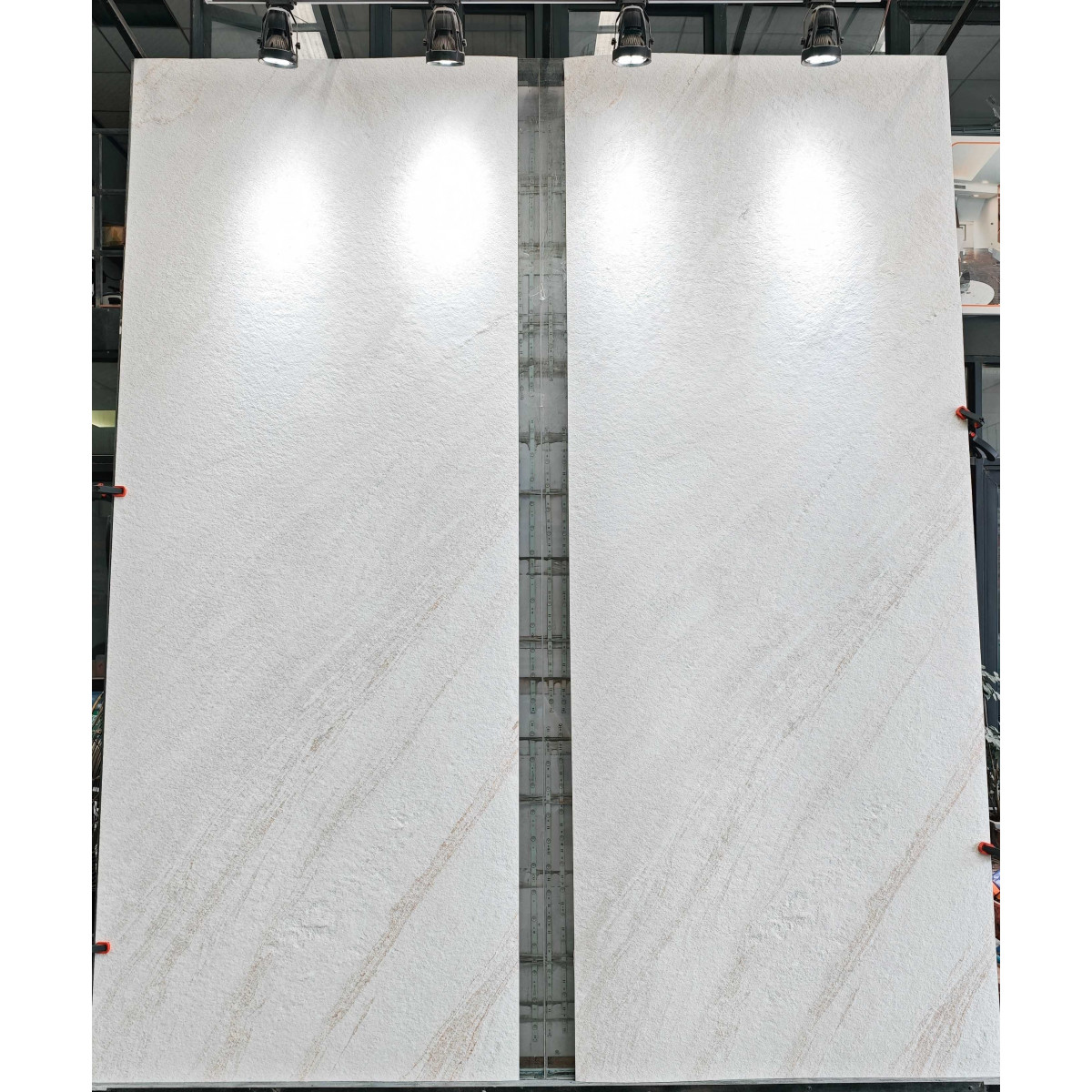 Натуральный гибкий камень для интерьера и фасадов PALISSANDRO WHITE