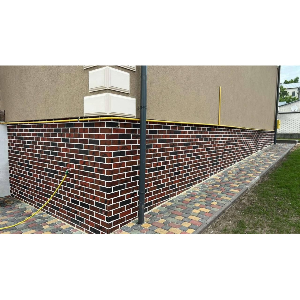 Гибкий кирпич ( гибкий клинкер) на сетке для фасада МК -04