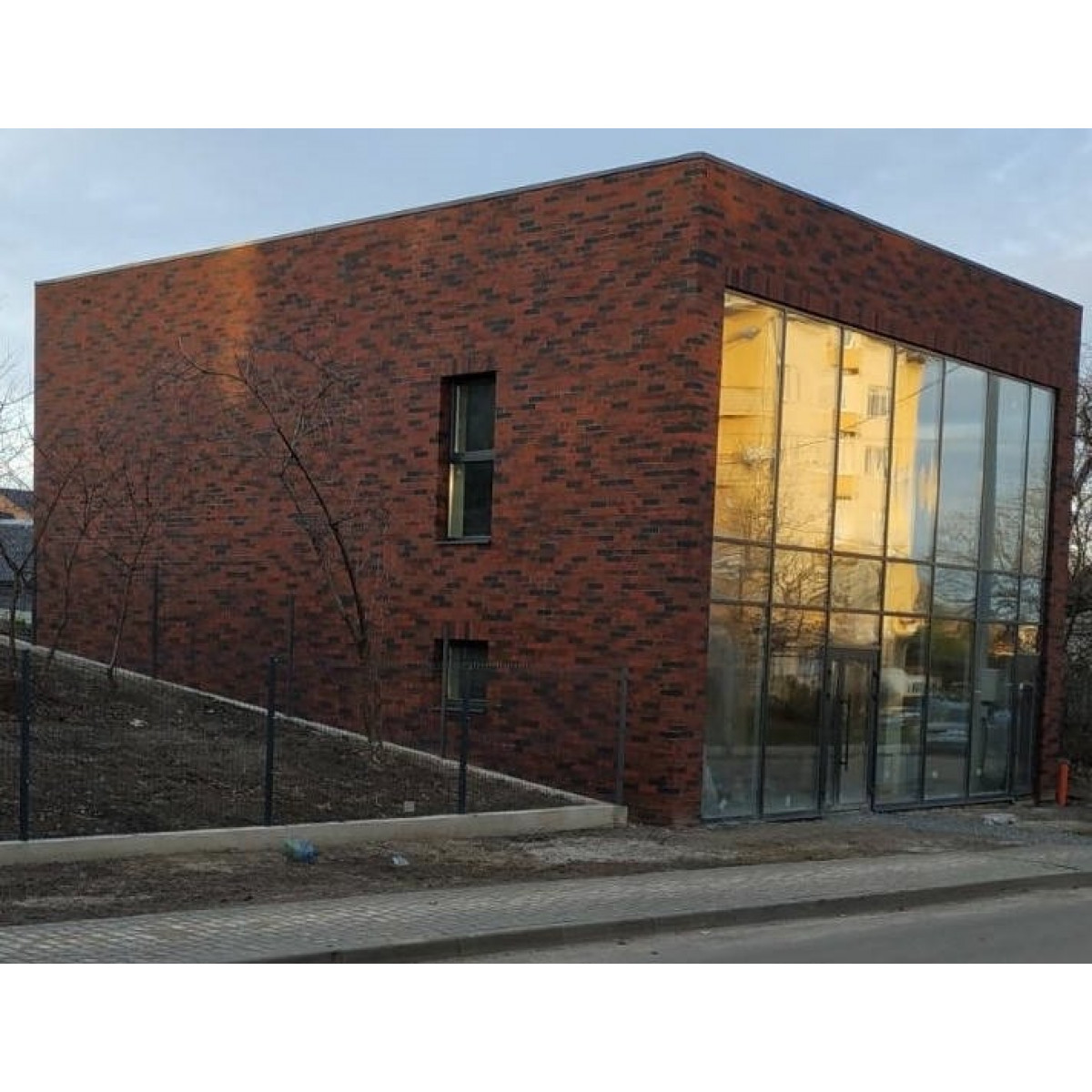 Гибкий кирпич ( гибкий клинкер) на сетке для фасада МК -04